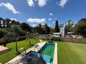 Quinta vacacional · 60m² · 2 Dormitorios · 2 Cocheras · Venta Quinta de Categoria con Pileta en Yeipora