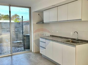 Casa · 61m² · 3 Ambientes · 1 Cochera · Alquiler de Casa C/ Garage en San Josè de Carrasco
