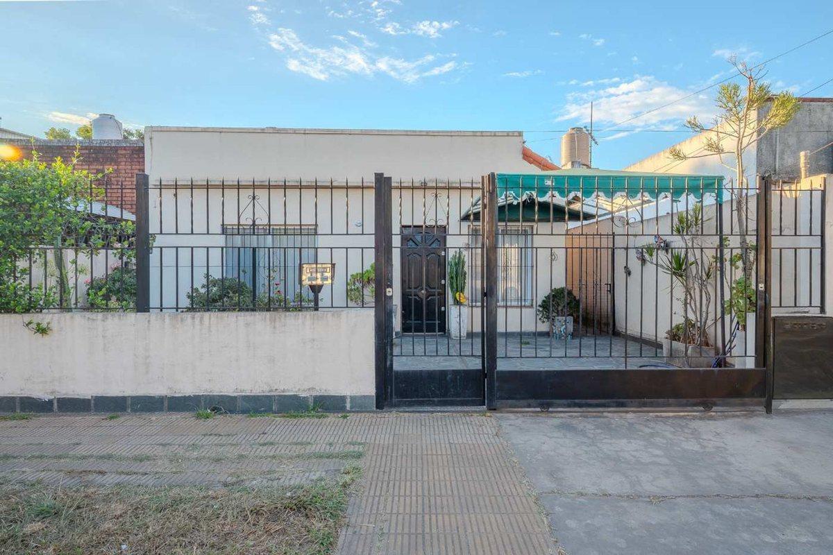 Sigmund Freud 2300,  Hurlingham, Hurlingham