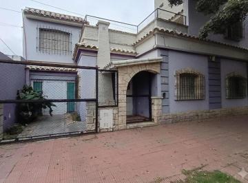 Casa · 165m² · 6 Ambientes · Oportunidad Única: 5 Dorm., Terraza Propia y Espacios