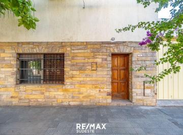 Casa · 150m² · 5 Ambientes · 2 Cocheras · Venta Casa Caronti 700 Espectacular Ubicación