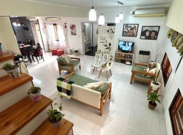 Casa · 275m² · 4 Ambientes · 1 Cochera · Venta Casa 4 Ambientes Amplia y Funcional