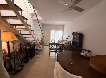 Casa · 70m² · 3 Ambientes · 1 Cochera · Venta Casa Triplex en Coghlan
