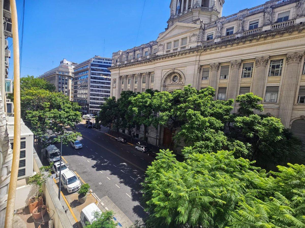 Avenida Presidente Julio A. Roca 500