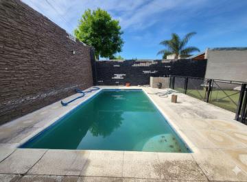 Casa · 230m² · 5 Ambientes · 2 Cocheras · Casa 5 Ambientes en Venta Luis Guillon con Local