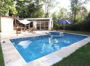 Casa · 200m² · 5 Ambientes · 1 Cochera · Casa 5 Ambientes en Venta en El Trebol con Pileta
