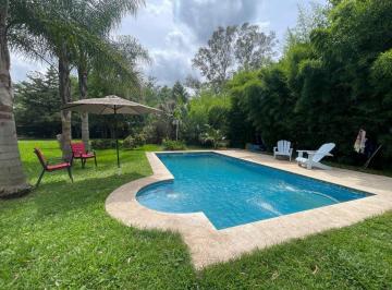 Quinta vacacional · 2700m² · 2 Dormitorios · Venta de Quinta de 2700 m / Apta Credito/ Permut