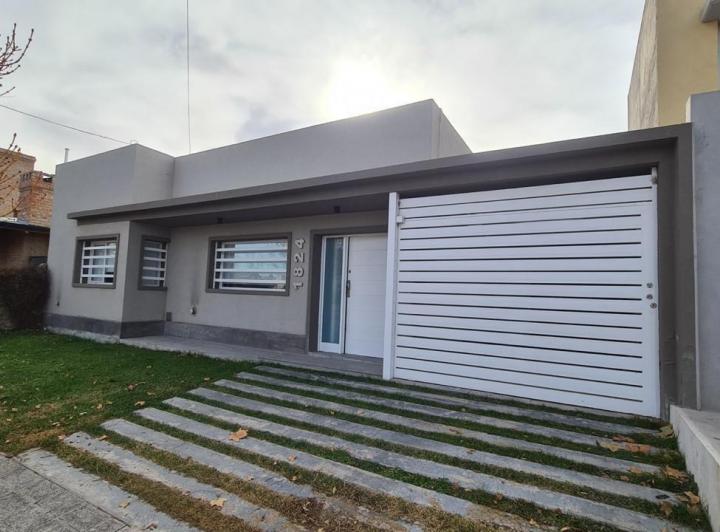 Casa · 177m² · 5 Ambientes · 1 Cochera