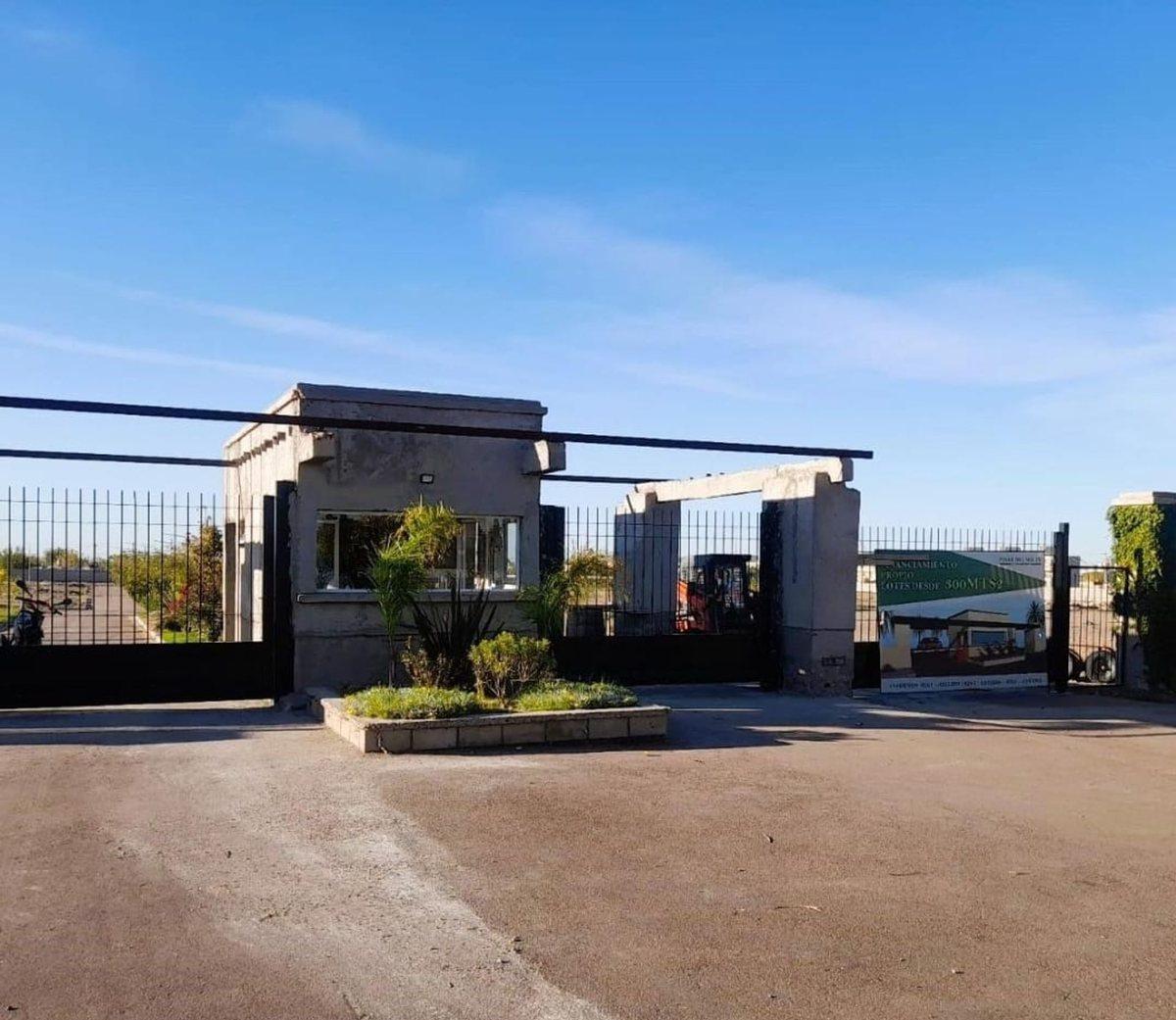 Emilio Civit Lateral Norte S/N,  Maipú, Mendoza