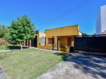 Casa · 140m² · 4 Ambientes · 2 Cocheras · Casa en Venta en Villa Elvira