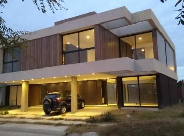 Casa · 150m² · 5 Ambientes · 2 Cocheras · Alquilo Duplex 3 Dorm. en Chacras del Norte