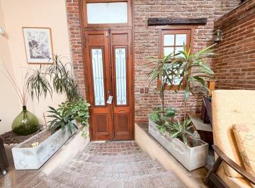 Casa · 250m² · 5 Ambientes · 1 Cochera · Casa en Venta en Colegiales Lote Propio Gran Ubicacion