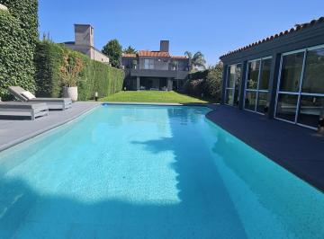 Casa · 350m² · 6 Ambientes · 2 Cocheras · Venta Fisherton Rosario Magnifica Casa con Jardin Quincho y Piscina Moderna Impecable Apta Credito