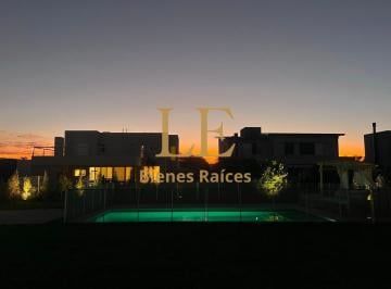 Casa · 250m² · 5 Ambientes · 5 Cocheras · Casa en Venta Puertos del Lago / Vistas