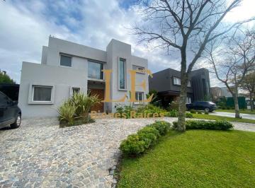 Casa · 260m² · 5 Ambientes · 5 Cocheras · Casa en Venta Puertos del Lago / Vistas