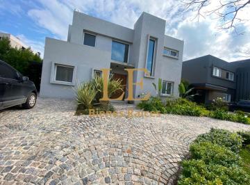 Casa · 250m² · 5 Ambientes · 5 Cocheras · Casa en Venta Puertos del Lago / Vistas