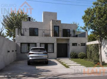 Casa · 182m² · 5 Ambientes · 2 Cocheras · Casa Gerencial 3 Dorm. con Pileta Neuquen Paseo de La Costa. Financiación Propia