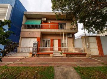 Casa · 299m² · 7 Ambientes · 1 Cochera · Venta Casa Doble Lote San Lorenzo Ideal Empresa