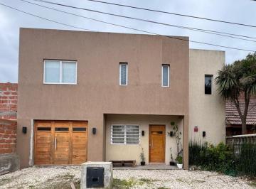 Casa · 117m² · 4 Ambientes · 1 Cochera · Venta Casa 4 Ambientes Moderna Santa Clara Gas