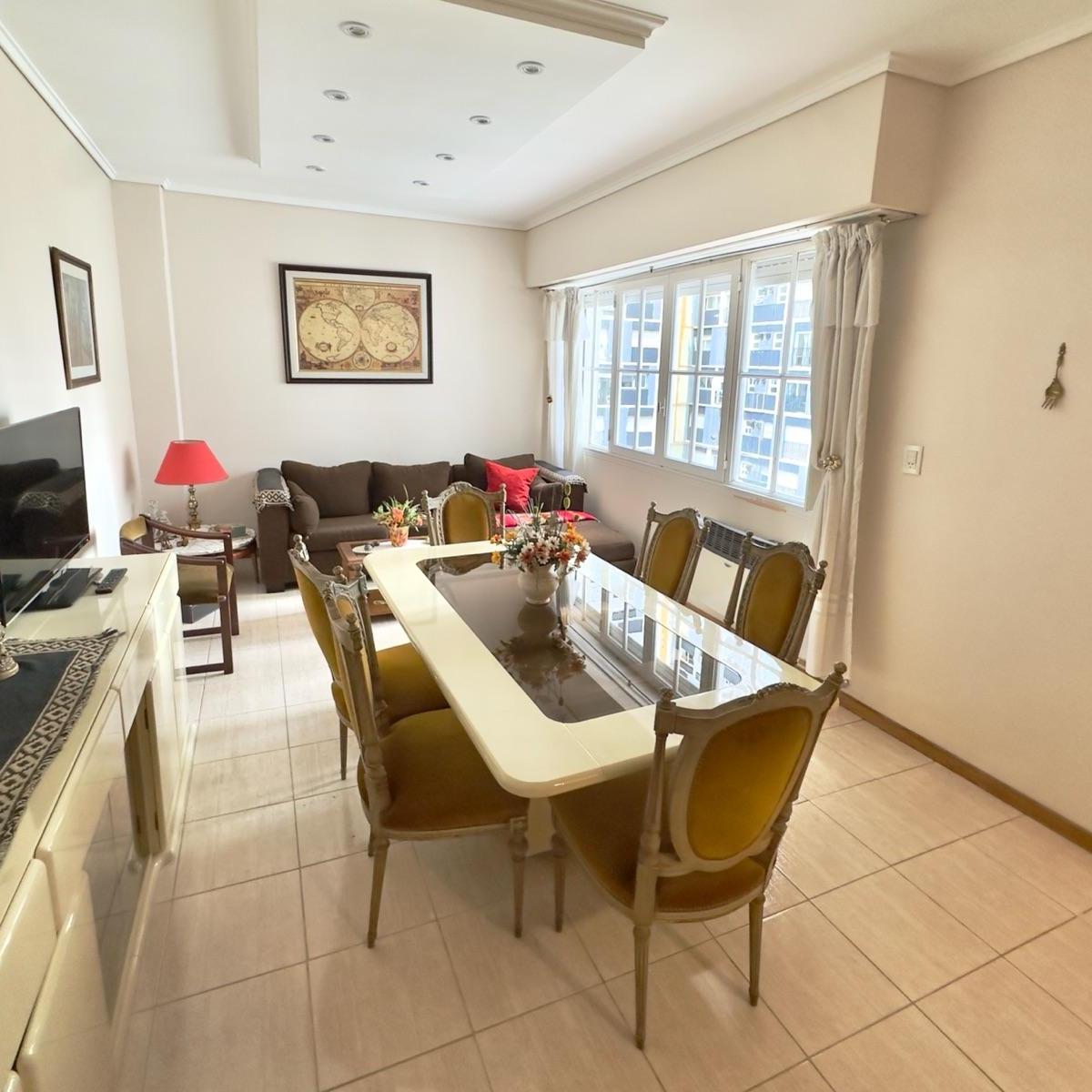 Se vende departamento 3 ambientes con dependencia de servicio en inmejorable estado