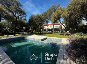 Casa · 1500m² · 5 Dormitorios · 2 Cocheras · Casa en Alquiler Country El Bosque