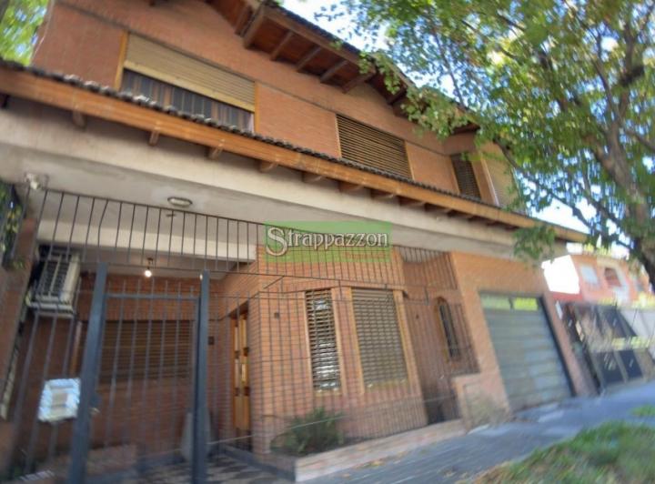 Casa · 200m² · 5 Ambientes · 2 Cocheras