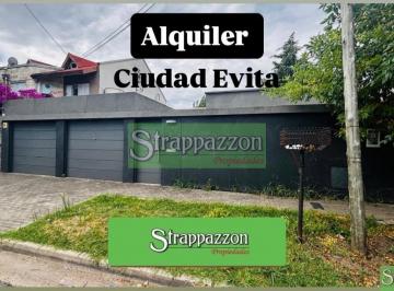 Casa · 120m² · 3 Ambientes · 2 Cocheras · Casa en Alquiler Ciudad Evita. 3 Amb. Impecable