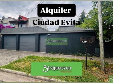 Casa · 120m² · 3 Ambientes · 2 Cocheras · Casa en Alquiler Ciudad Evita. Reservado