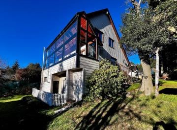 Casa · 224m² · 7 Ambientes · 2 Cocheras · Casa Mas Dos Departamentos Venta Bariloche Jardín Botánico