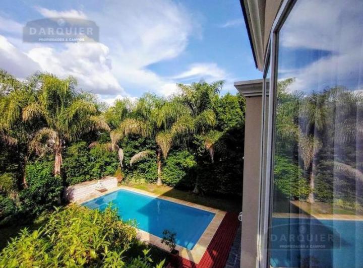 Casa · 300m² · 6 Ambientes
