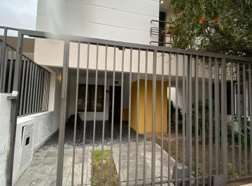 Casa · 100m² · 5 Ambientes · 1 Cochera · Dúplex en Alquiler - 3 Dorm. - 2 Baños - Urca