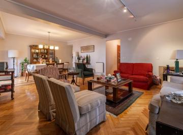Departamento · 144m² · 5 Ambientes · 1 Cochera · Excelente 5 Ambientes en Venta con Cochera Fija y Cubierta, Baulera, Patio y Balcón!