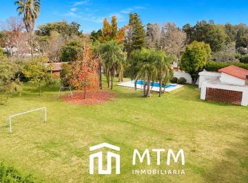 Casa · 214m² · 2 Dormitorios · 2 Cocheras · Casa en Venta Funes, Garita 19.
