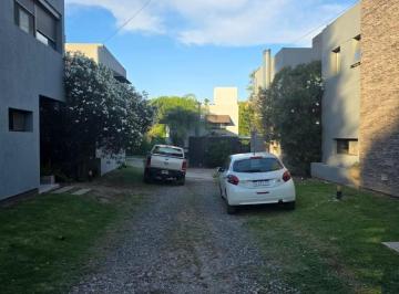 Casa · 200m² · 5 Ambientes · 2 Cocheras · Casa en Venta en Villa Warcalde, 3 Dorm., Pileta, con Escritura.