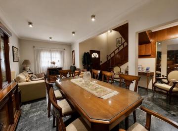 Casa · 152m² · 5 Ambientes · 1 Cochera · Casa en Venta La Plata 4 Dorm. Cochera Parque Pileta