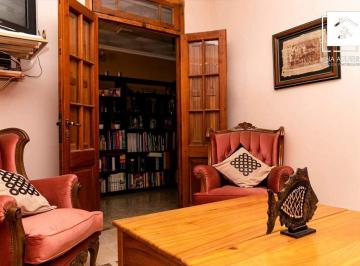 Casa de 7 ambientes, Córdoba · Venta - Casa 2 Plantas + Departamento Independiente - Ideal Residencia, Consultorios, Hostel