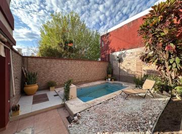 Casa de 7 ambientes, Córdoba · Venta - Casa 2 Plantas + Departamento Independiente - Ideal Residencia, Consultorios, Hostel