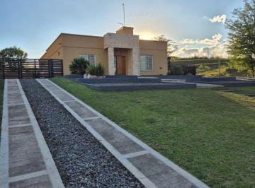 Casa · 1279m² · 5 Ambientes · 3 Cocheras · Casa Ubicada en Barrio Privado Altos de Carlos Paz.