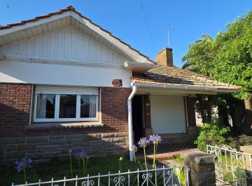 Casa de 2 ambientes, Comandante Nicanor Otamendi · Muy Lindo Chalet de 3 Amb Emplazado Sobre Lote de 10x40.