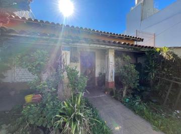 Venta de chalet sobre lote de 11,00 x 22,00 ubicado en el barrio El Palomar.
Ex · Casa - Venta - El Palomar