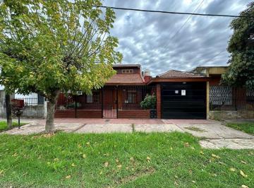 Casa · 125m² · 3 Ambientes · 1 Cochera · Alquiler Casa Quilmes