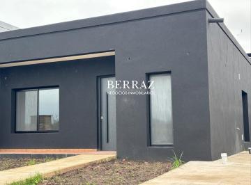 Casa · 77m² · 3 Ambientes · 2 Cocheras · Casa Venta 2 Dorm. Barrio El Aljibe Lote de 250 m² Pilar, Zona Norte