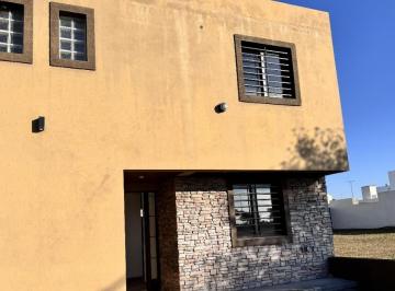 Casa · 120m² · 3 Ambientes · 1 Cochera · Dúplex 2 Dorm. - Alquiler - Docta Bv.