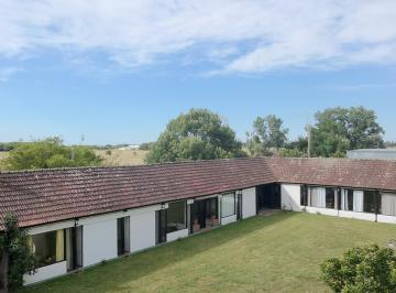 Campo · 310m² · 6 Ambientes · 10 Cocheras · Campo 6 / 8 Ha en Ruta 2 Km 65 Frente a Miralagos