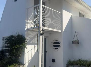 PH · 209m² · 5 Ambientes · 2 Cocheras · PH en Venta - Berisso