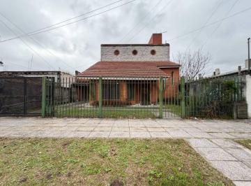 Casa · 200m² · 3 Ambientes · 2 Cocheras · Casa Venta El Palomar - Terreno 572 m