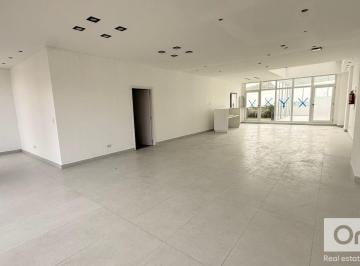 Oficina comercial · 140m² · 1 Cochera · Bureaux Libertador! Excelente Oficina en Alquiler con Terraza.