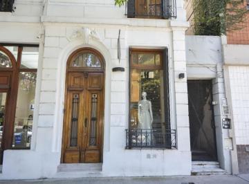 Casa · 95m² · 3 Ambientes · Local, frente Plaza, con Terraza - No Apto Gastronomia