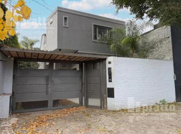 Casa · 164m² · 5 Ambientes · 2 Cocheras · Casa en 2 Plantas, Excelente Ubicacion