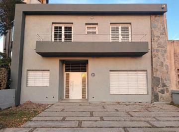 Casa · 260m² · 7 Ambientes · 3 Cocheras · Alquiler de Casa en Quebrada de Las Rosas